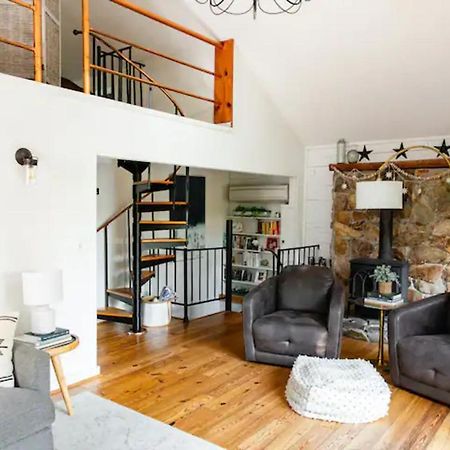 Hot Tub Charming & Chic Mountain Gem On Sleepy Creek Villa Berkeley Springs Exterior photo