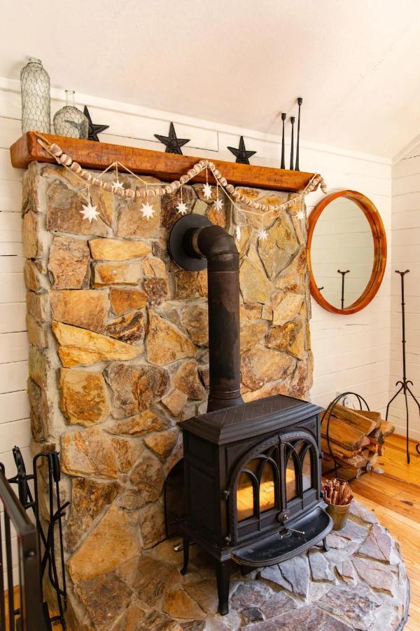Hot Tub Charming & Chic Mountain Gem On Sleepy Creek Villa Berkeley Springs Exterior photo